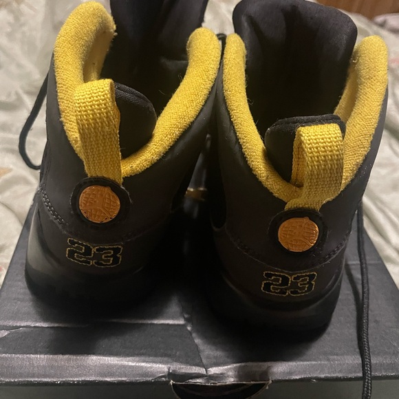 Kids Jordan’s - Picture 2 of 10